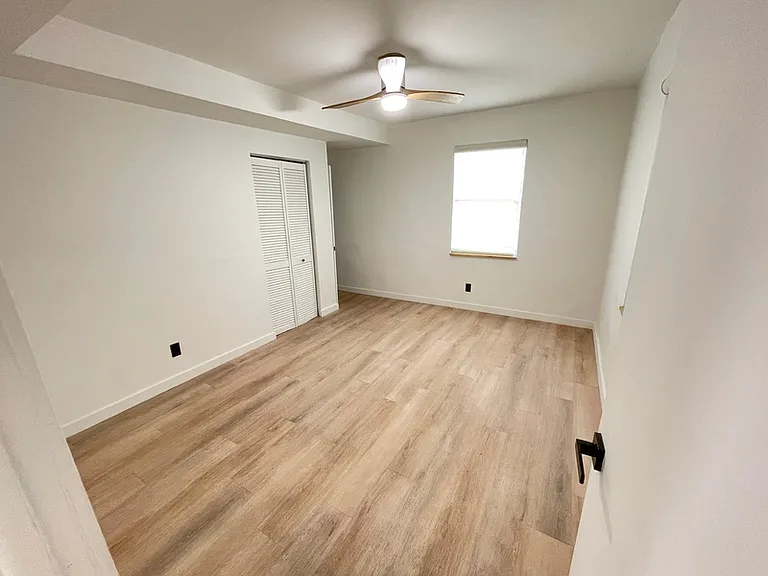 4215 Sheridan Ave #9 — Photo 6