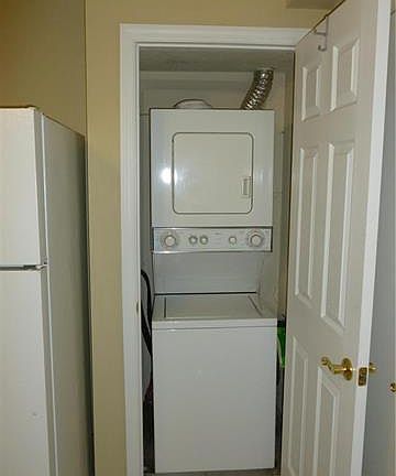 5th image of 221 Monclay Ct APT 1N