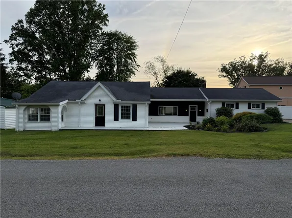 11753 Oakview Rd, Conneaut Lake, PA 16316