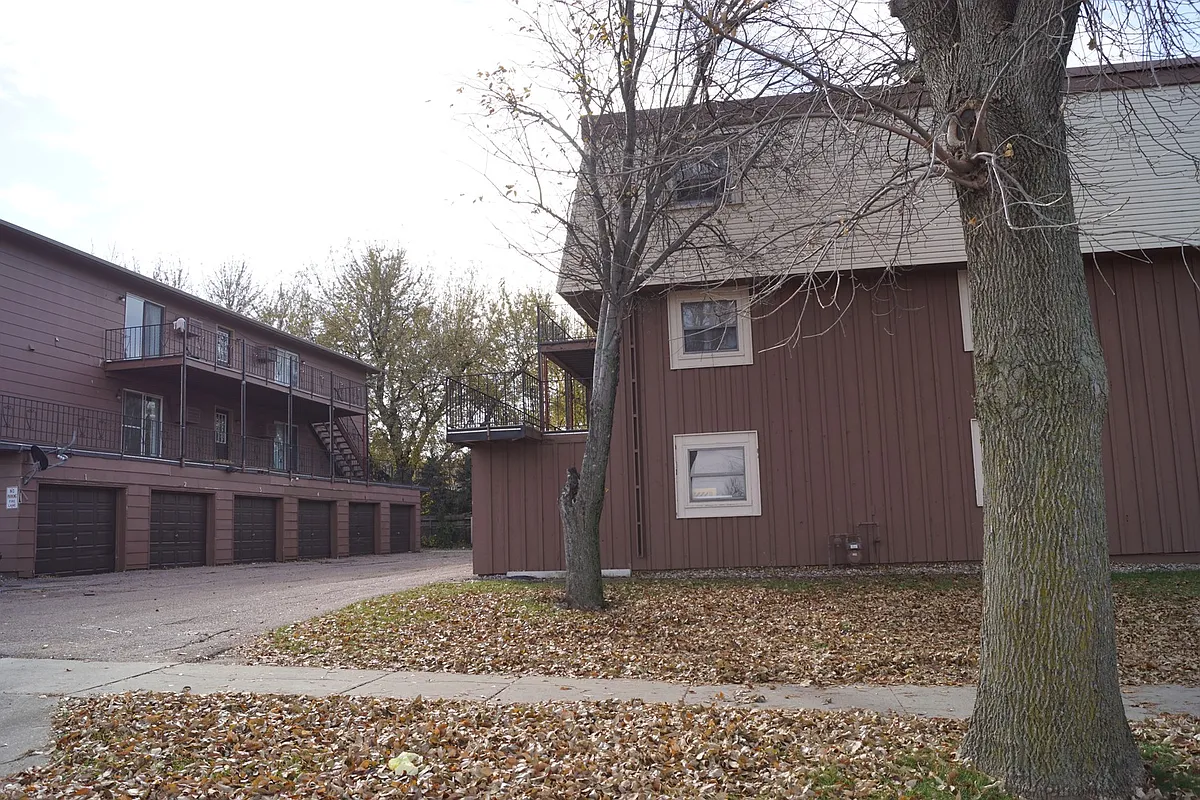 Building Photo - Holiday Manor (HOL4205)