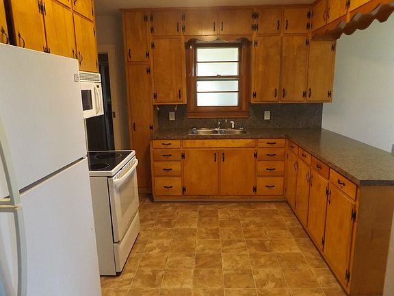 3rd image of 1424 N Main St