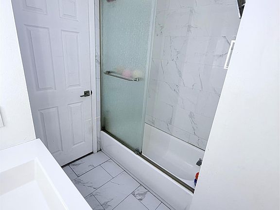 4th image of 1414 N Vernon Ave