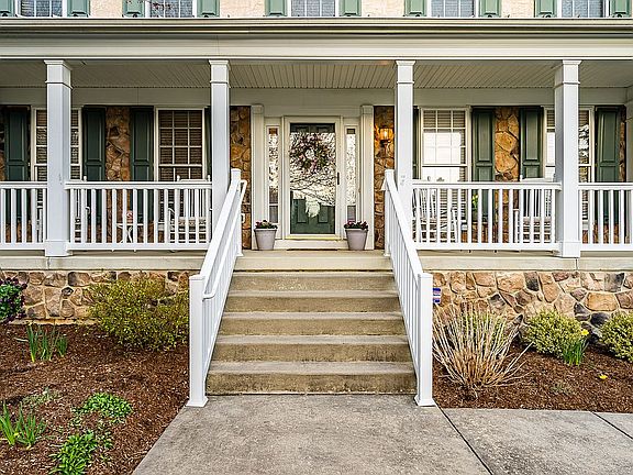 2nd image of 518 Emerson Cir