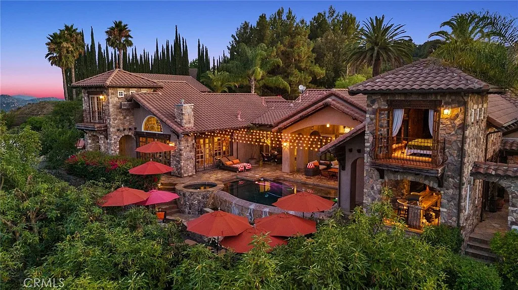 5 bed, 3.0 bath, 5122 sqft, $19,500 — Photo 1