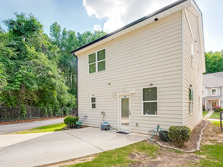 1313 Sweetbriar Cir — Photo 28
