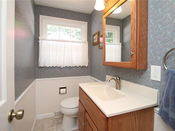 4th image of 55 Brougham Dr