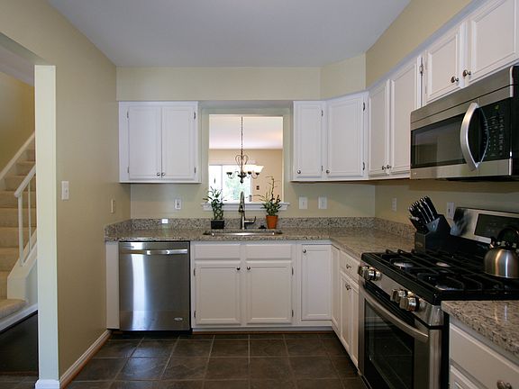 5th image of 6820 Chasewood Cir