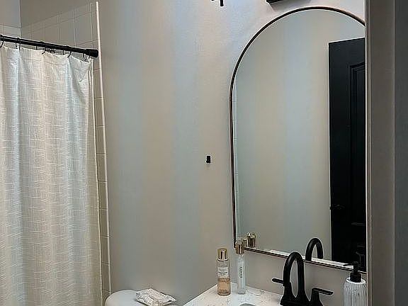 Guest bathroom 