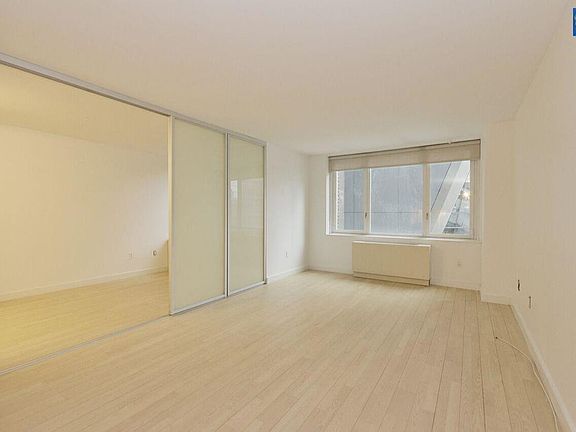 4th image of 322 W 57th St APT 23R