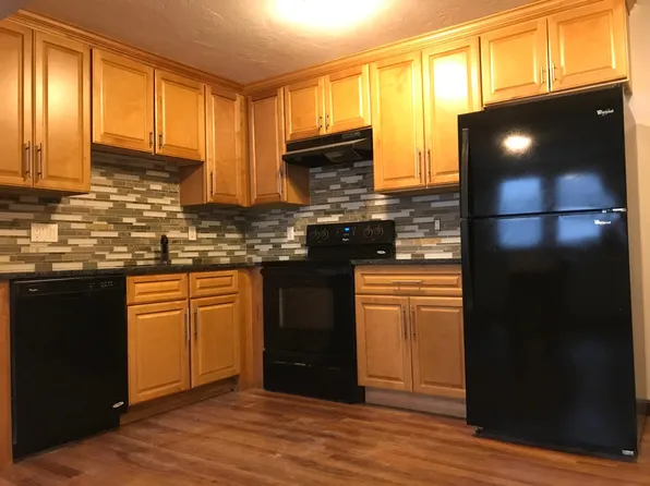 21 East St APT 1A, Mansfield, MA 02048