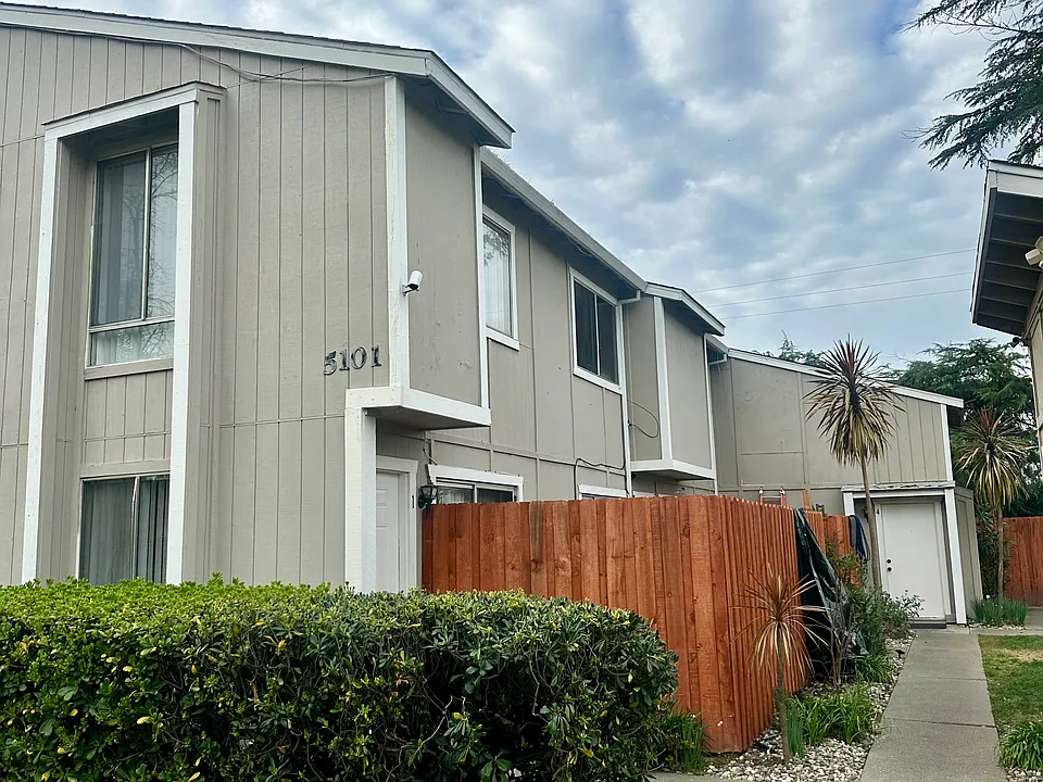 5101 Glide Dr #1