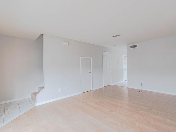 3rd image of 37242 Embassy Park Ln #37242