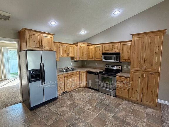 4th image of 3063 1st St