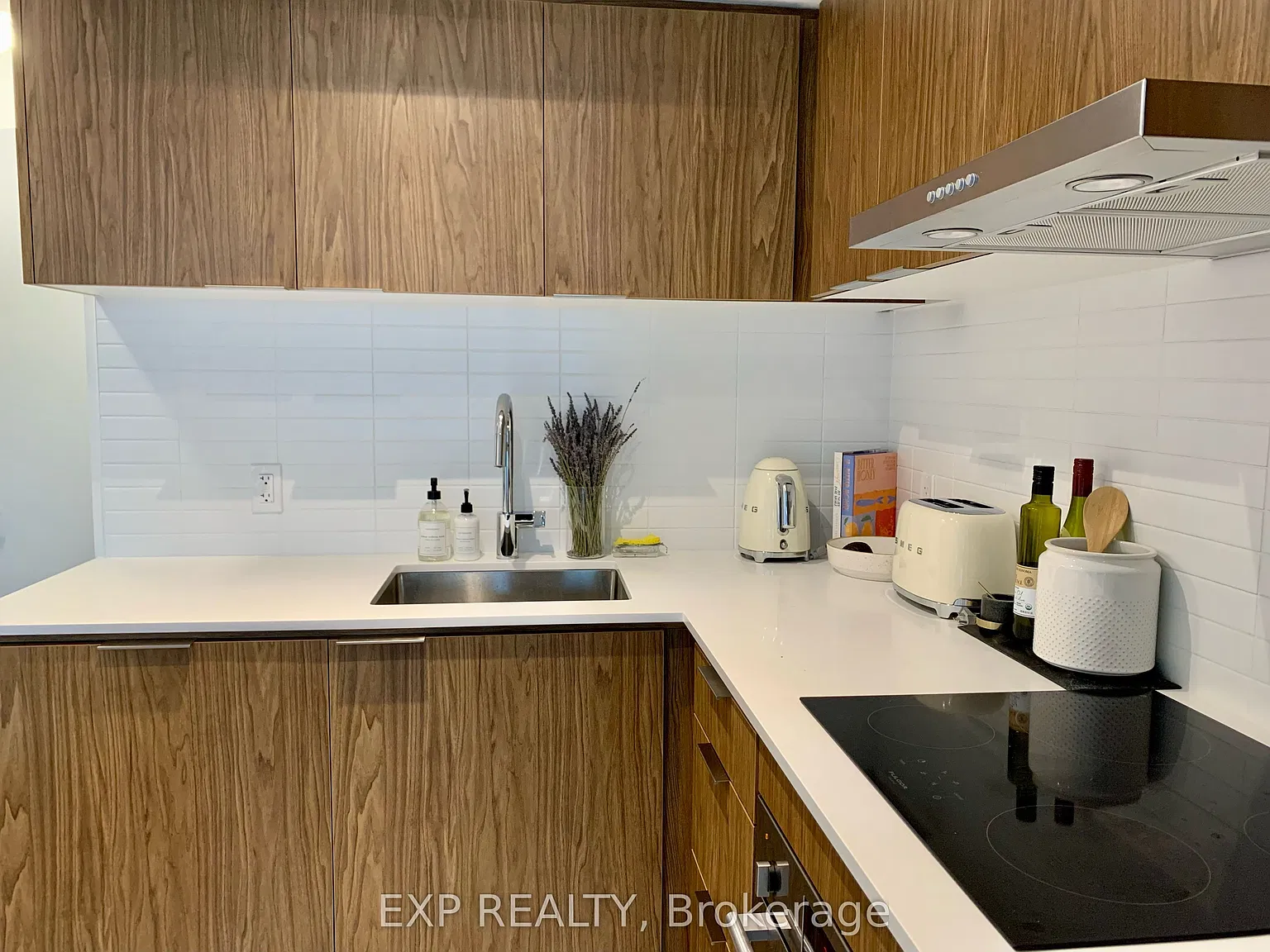 Fleur Condo — Photo 3