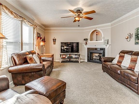 5th image of 124 Shady Oak Dr