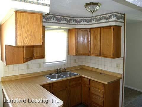 4th image of 2143 Randall St