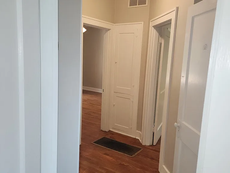 753 N McLean Blvd — Photo 7