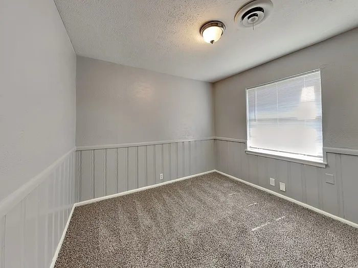 2126 Ridgeway St — Photo 16