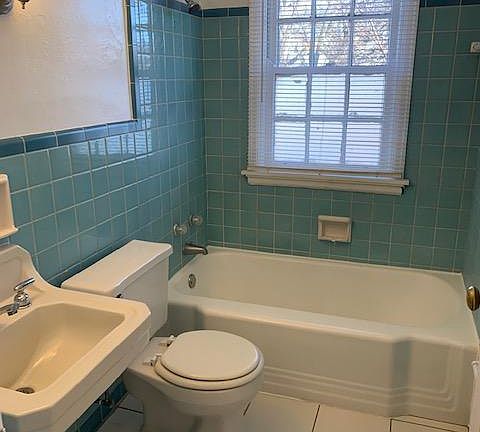 4th image of 1657 Cedar Ave APT 2