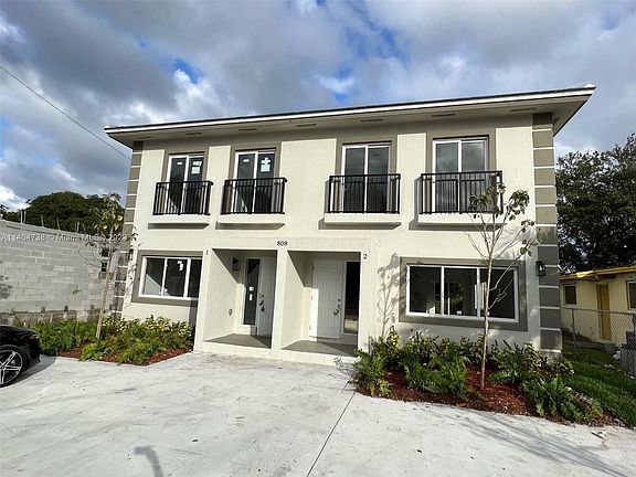 2nd image of 808 NW 16th Ave #1