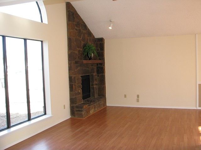 1st image of 1405 Paradise Ln