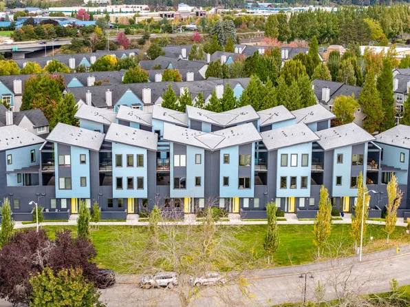 1716 SE Columbia River Dr, Vancouver, WA 98661
