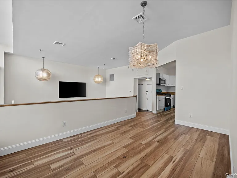 520 Ashford Ave #5 — Photo 11