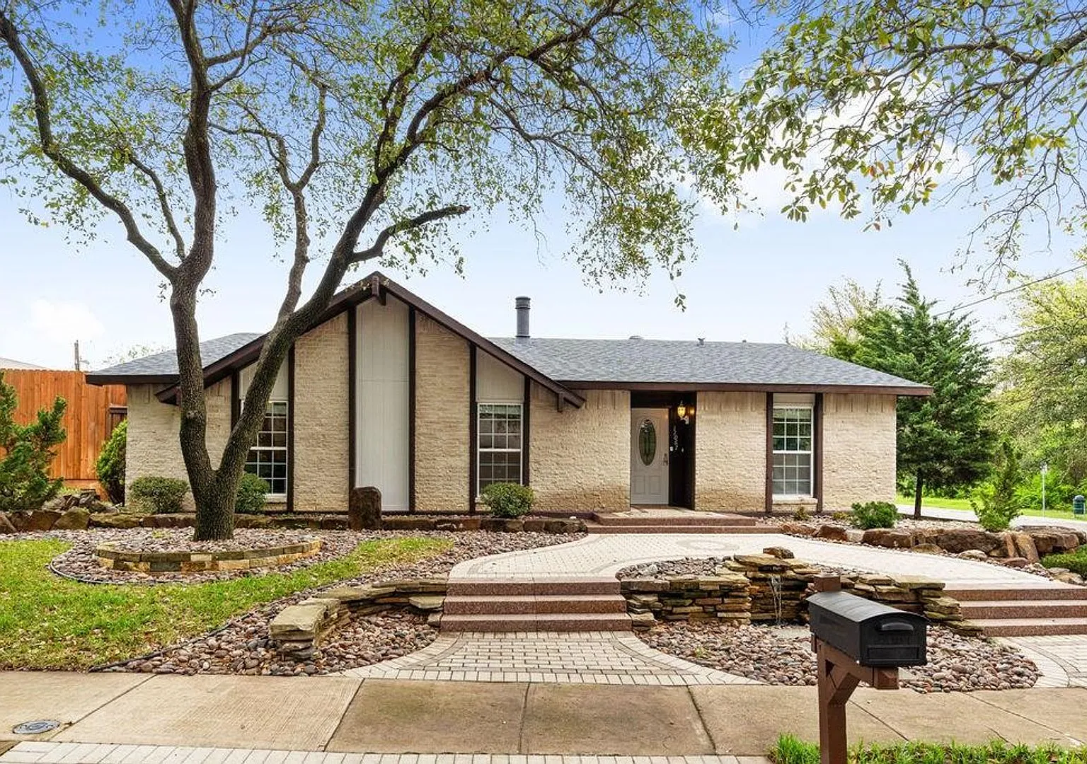 Your Private Dallas Oasis Pool, Putting Green & Resort-Style Living in Kingsley Meadows! — Photo 1