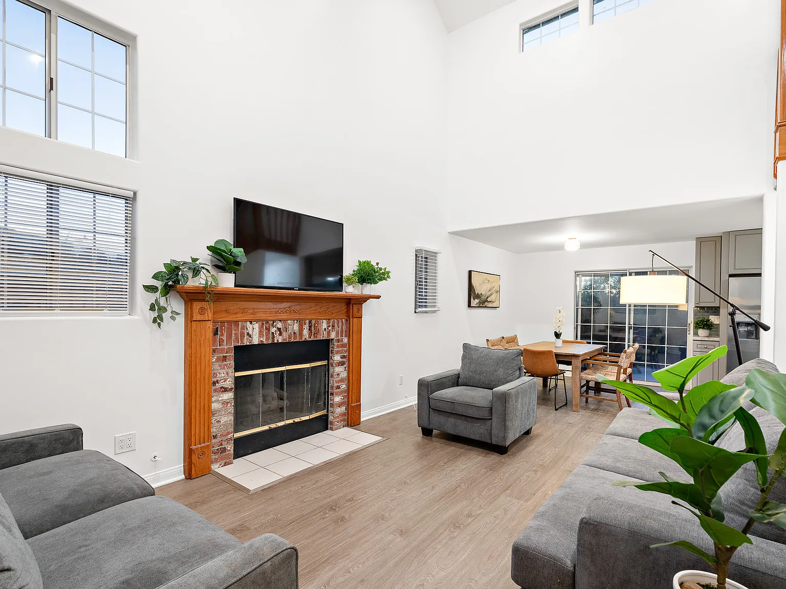 4 bed, 1388 sqft, $4,250 — Photo 3