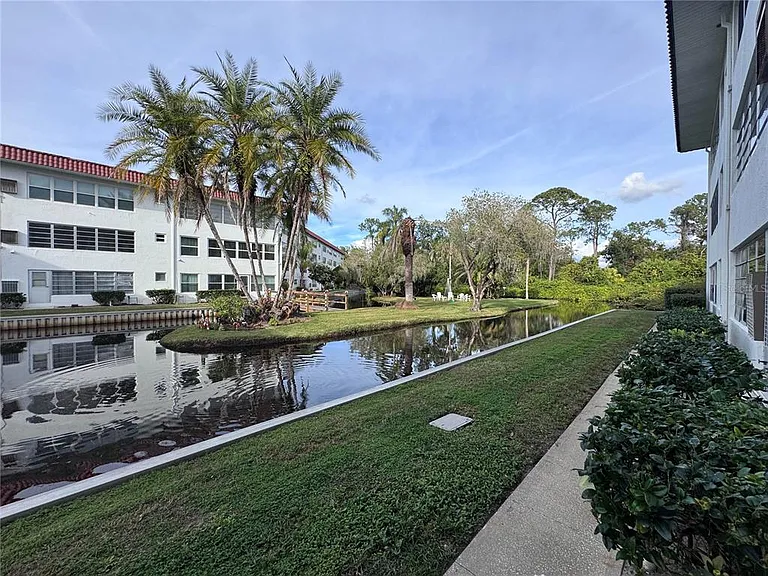 100 El Camino Dr #111 — Photo 13