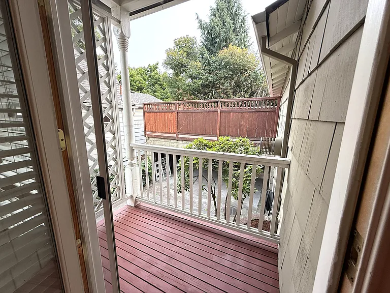1136 SW Gibbs St #A — Photo 15
