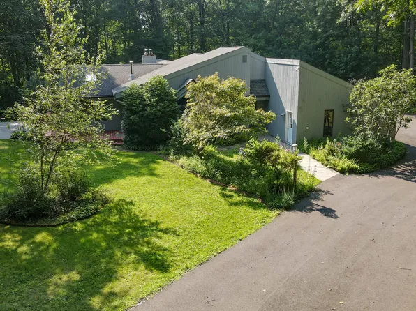 141 Camp Road, Middlebury, CT 06762