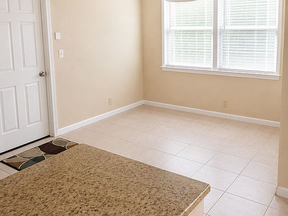 4th image of 1221 Hillview Dr