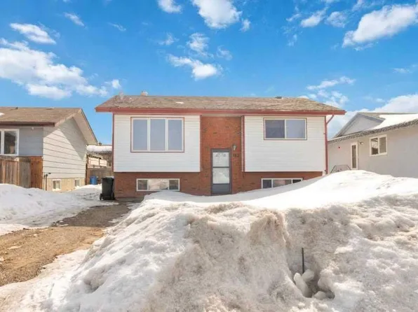 162 W Elmore Dr, Wood Buffalo, AB T9H 4N3