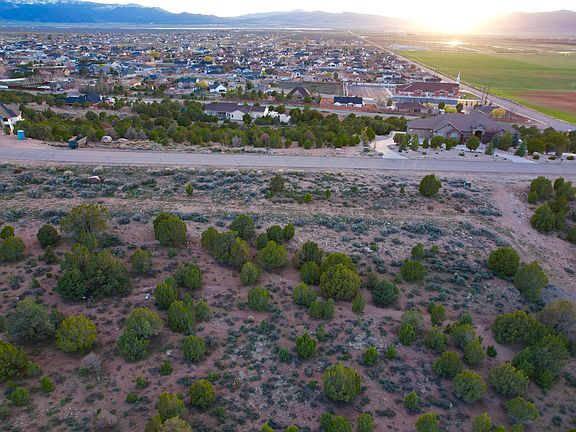 3rd image of 879 S Panorama Dr