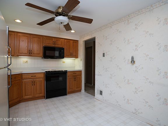 5th image of 500 Plymouth Ln