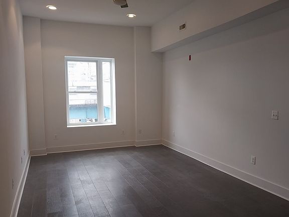 5th image of 6018-20 Market St #3B