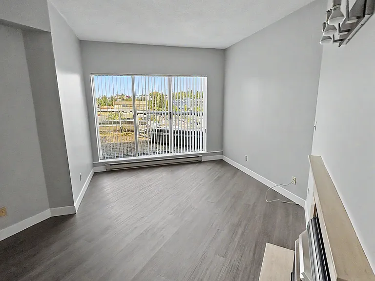 5733 Cambie St — Photo 16