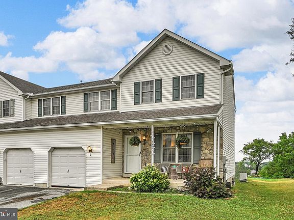 3rd image of 387 Oneida Dr