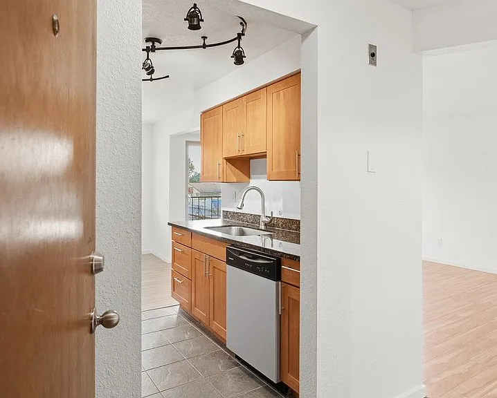 Park Place Apartments — Photo 9