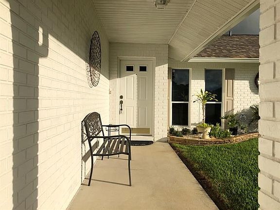 3rd image of 331 Pine Breeze Dr