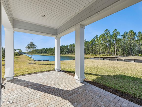 5th image of 330 DELWOOD Way #221
