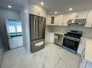 56 Heisser Ln, Farmingdale, NY 11735