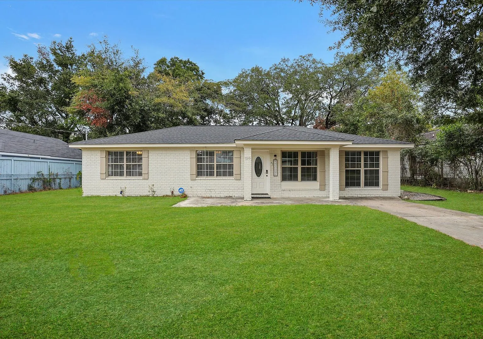 4 Bedroom, 2 Bath Brick Home in Savannah — Photo 1