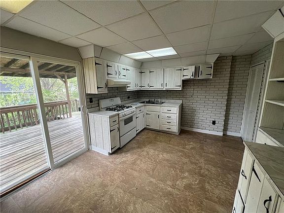 3rd image of 10 Rosannah St