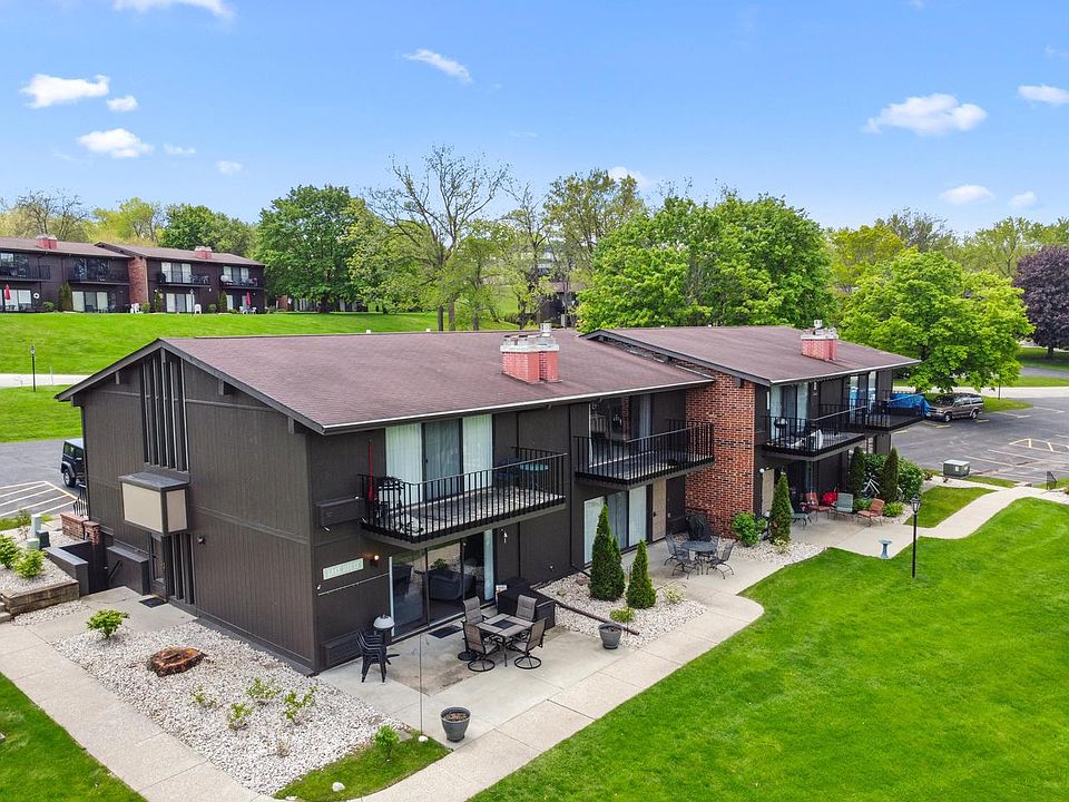 1st image of 32 Lausanne COURT #32-01