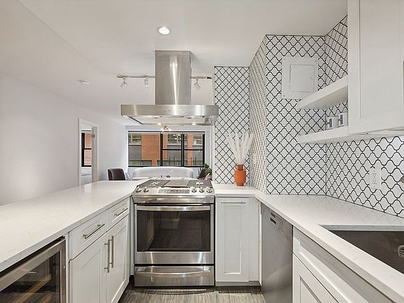 3rd image of 7 E 14th St #701/703