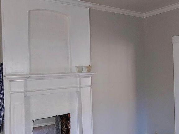 3rd image of 413 Rosewood St