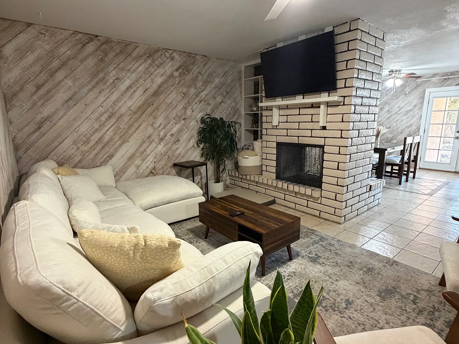 3 bed, 2.5 bath, 1442 sqft, $1,650 — Photo 3
