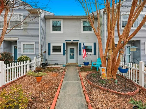 2104 Victoria Ct, Carrollton, VA 23314